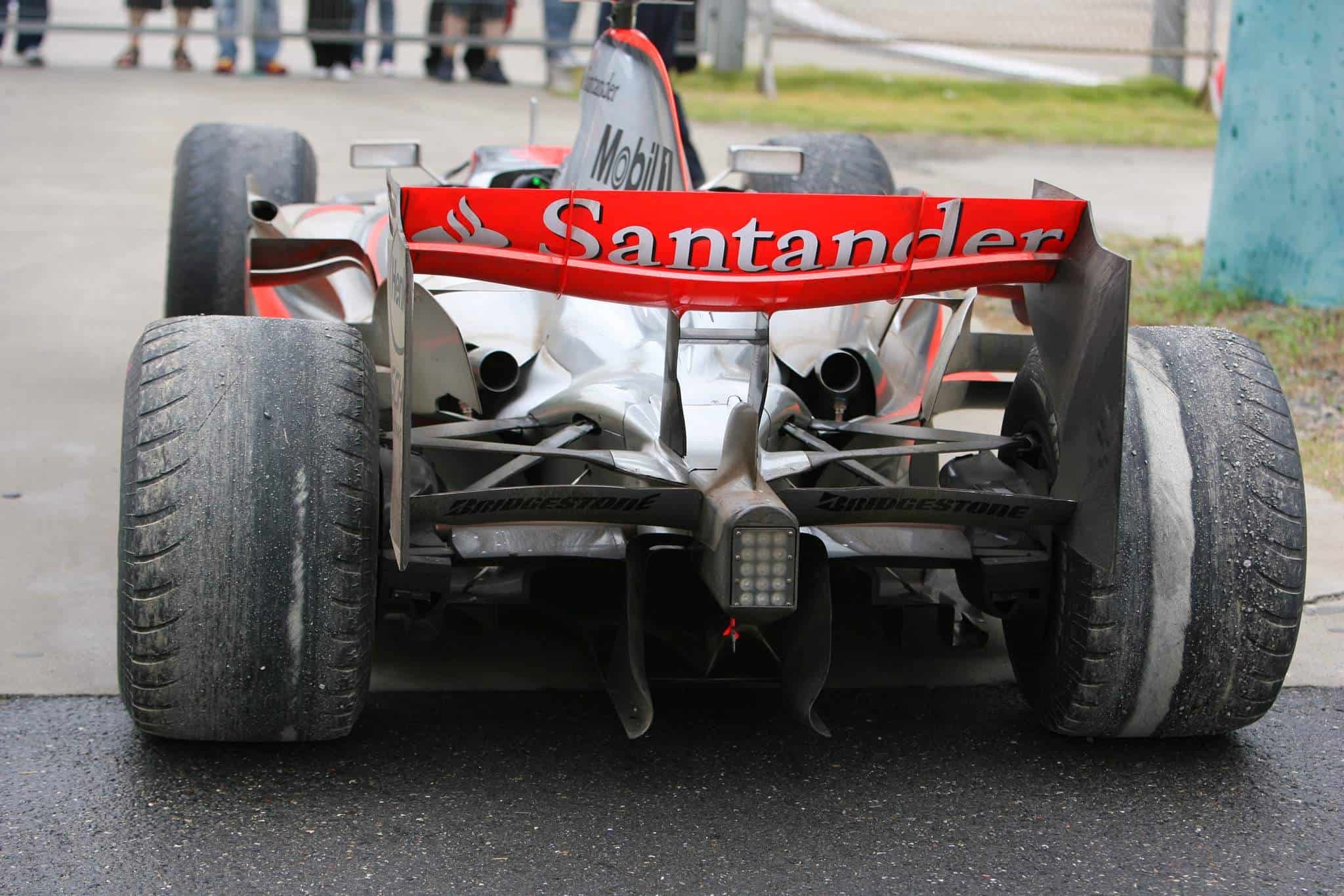 Hamilton tyres 2007 China F1