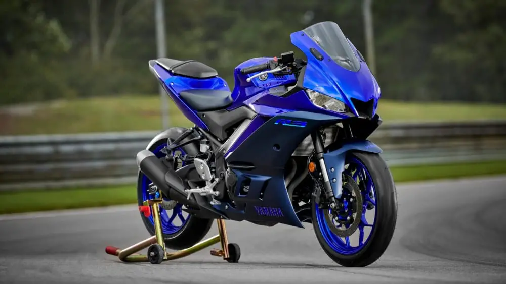 Yamaha YZF-R3-2022-best-sport-motorcycle-for-beginner-riders