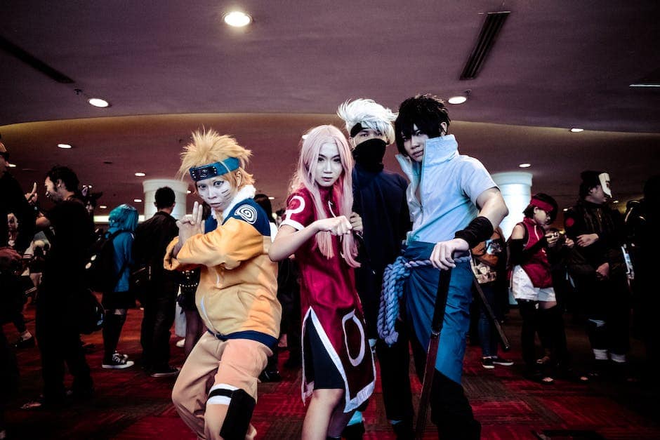 Un groupe de personnes portant des costumes de cosplay colorés, représentant différents personnages de diverses séries animées.